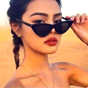 Retro vintage sunnies cateye black frame